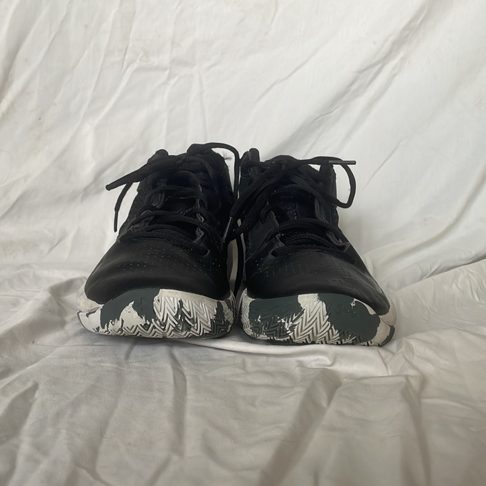 Black basketball shoes - Picture 5 of 9